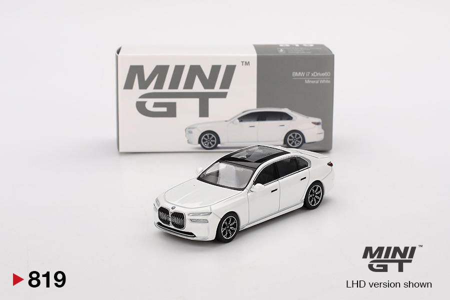BMW i7 xDrive60 Mineral White 1:64