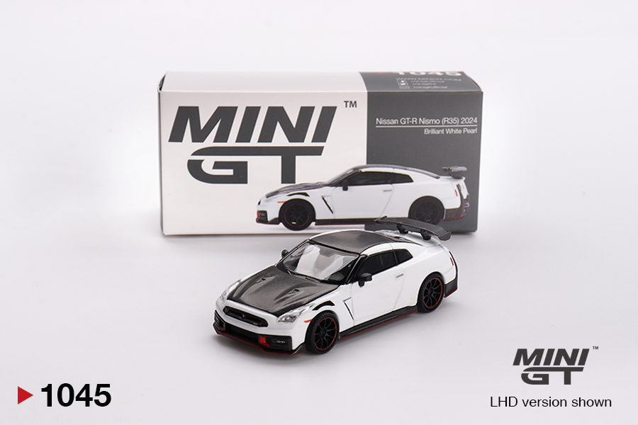Nissan GT-R Nismo 2024 Brilliant White Pearl  1:64 